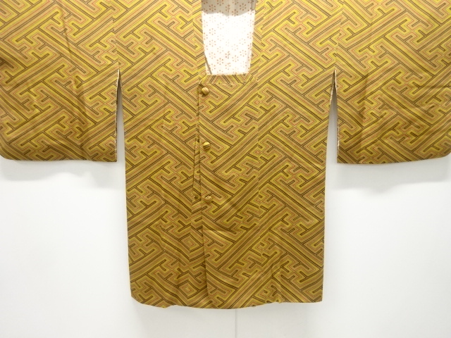 縮緬地紗綾型模様道行コート